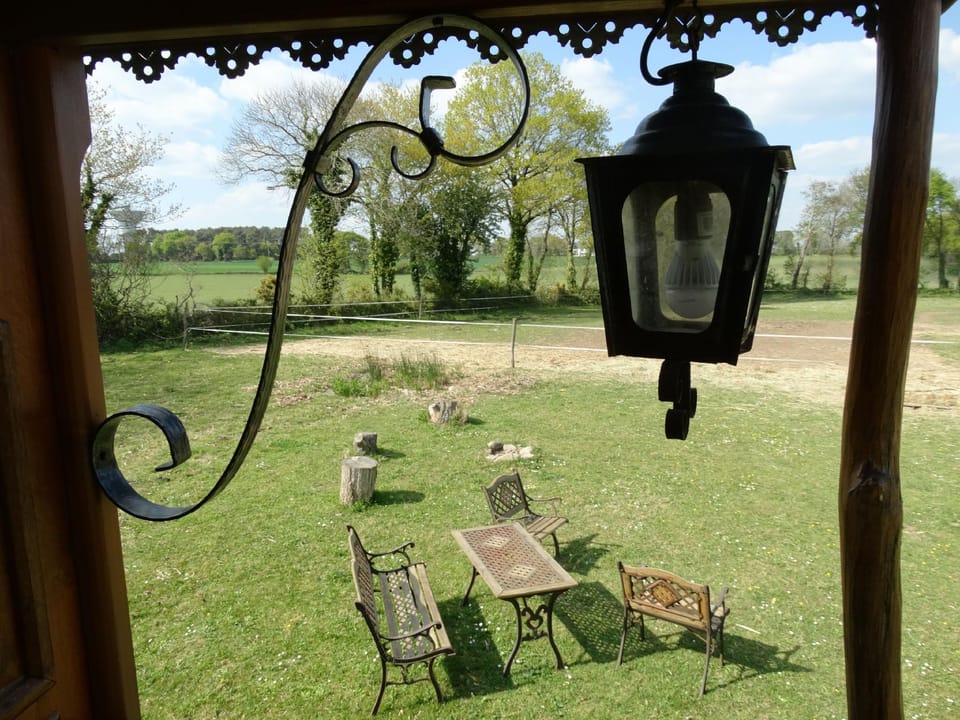 Une roulotte et des chevaux Hotel in Brittany