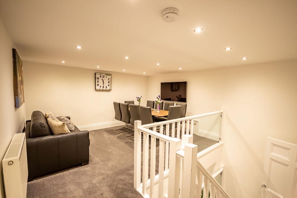 4 Bed- The Westminster Suite Hotel in Plymouth