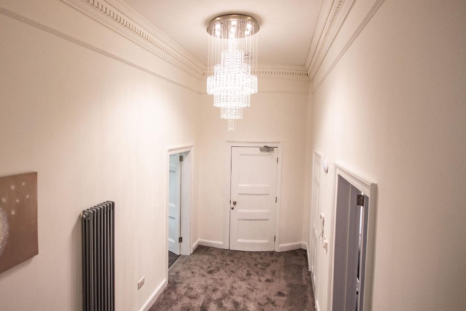 4 Bed- The Westminster Suite Hotel in Plymouth