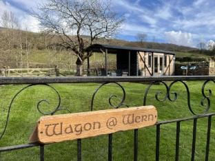 1 Bed Converted Railway Wagon Near Crickhowell Hotel in Wales
