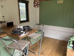 1 Bed Converted Railway Wagon Near Crickhowell Hotel in Wales