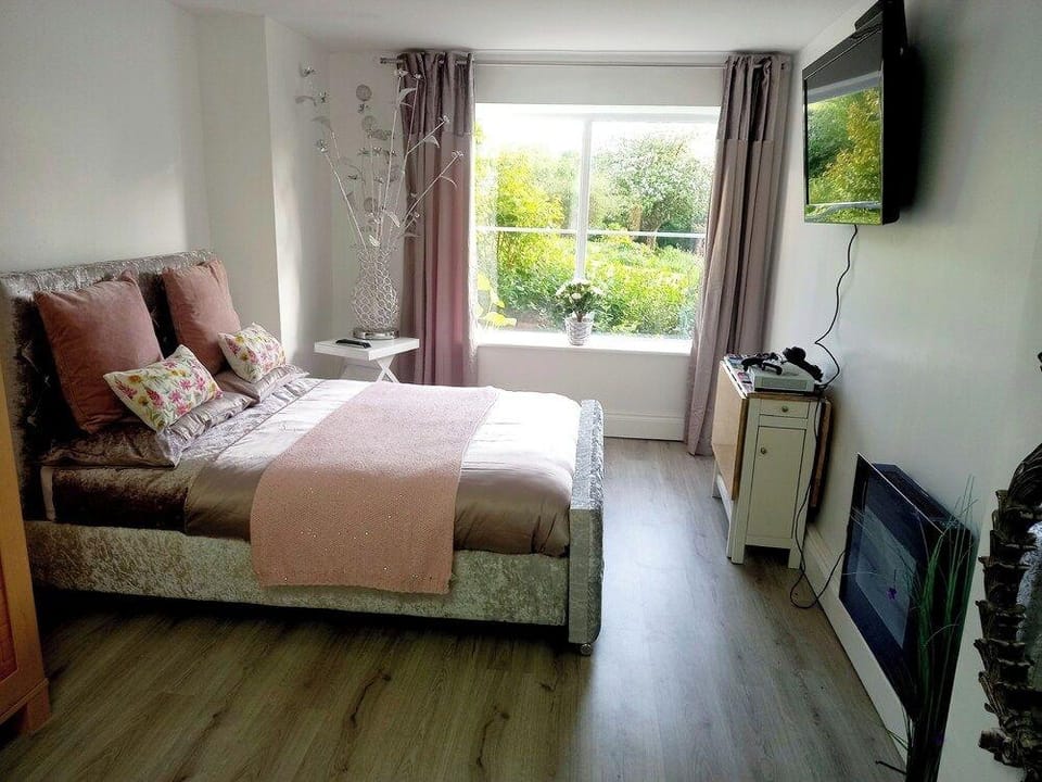 Luxurious Entire Studio in Axminster Suitable for Hotel in East Devon District
