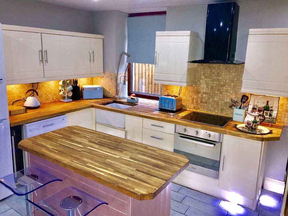 Sleeps 10-12 Snowdonia North Wales Nr Zip World Hotel in Wales