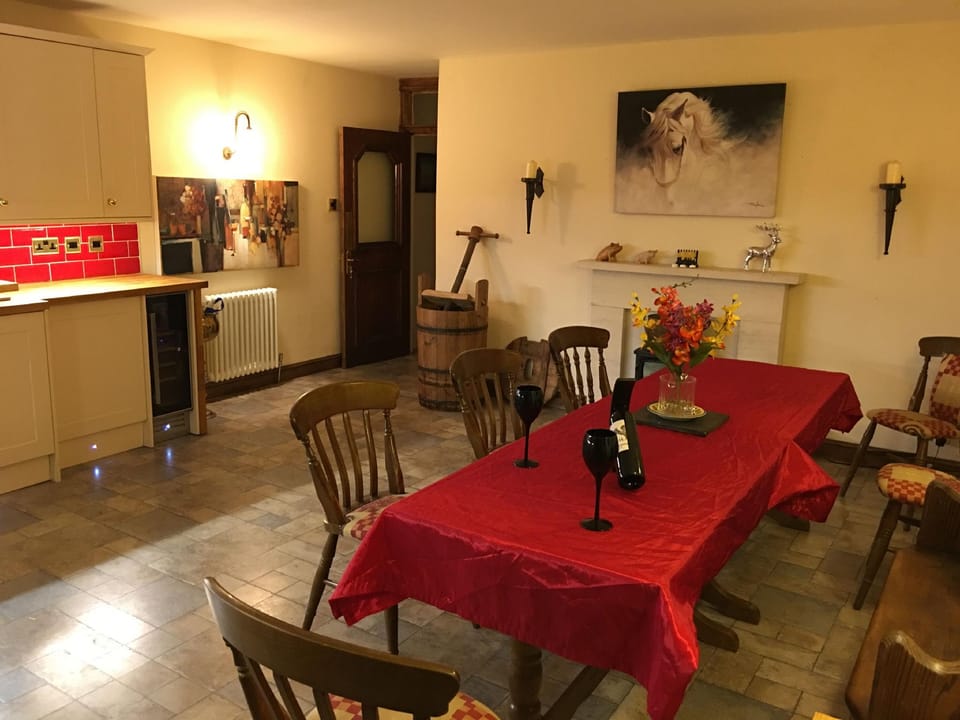 Quaint 4 Bed Barn Conversion Barnhouse Starshinezz Hotel in England