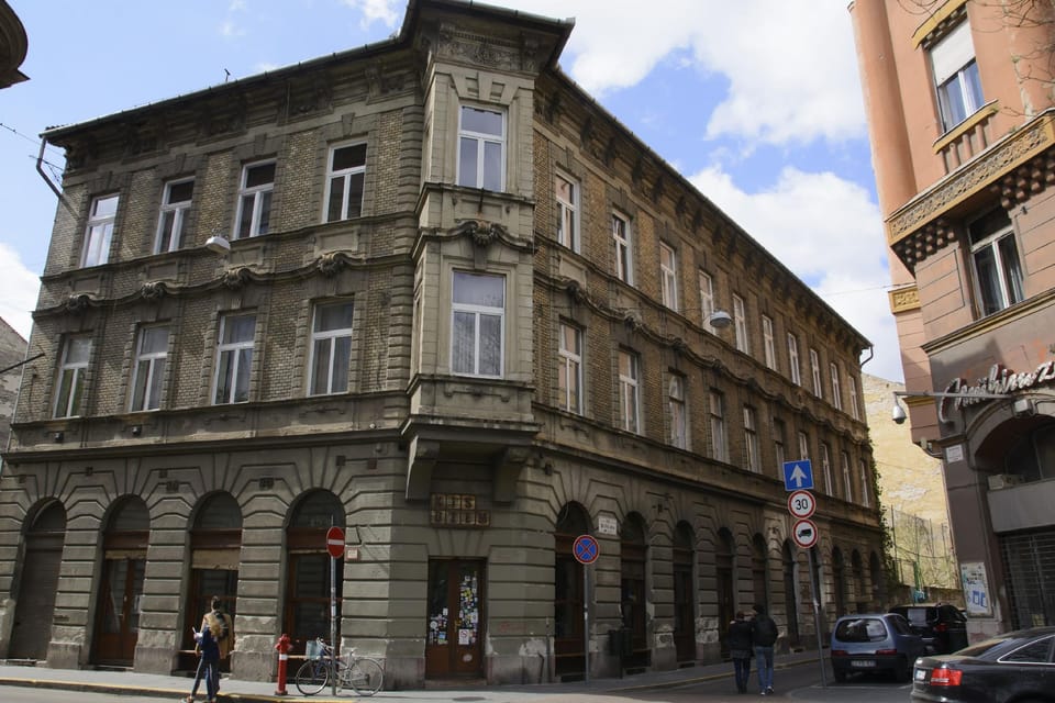 New - Walnuttree Double 12 Person Apartment Central in Budapest - Hungary Hotel in Budapest