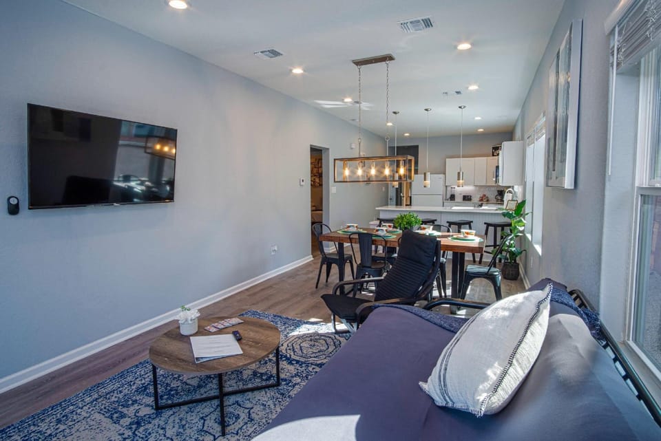 Spectacular Brand New 4BR 2 5BA Near DT Riverwalk Hotel in San Antonio
