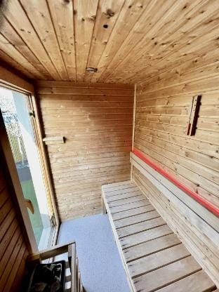 Pamper House Holiday Home And Annex Hotel in Ferndown