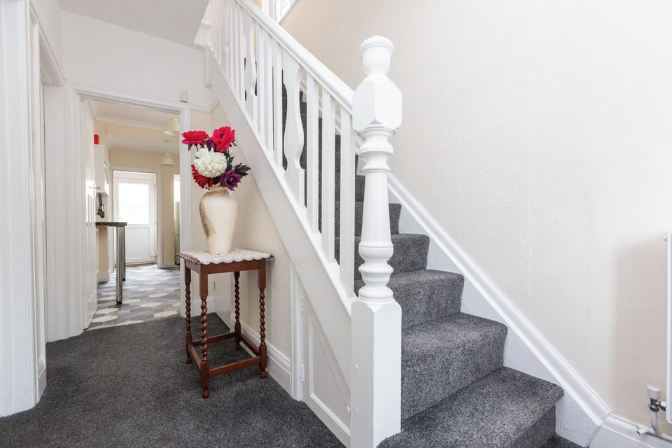 Superior three bedroom house with sea view Hotel in Swansea