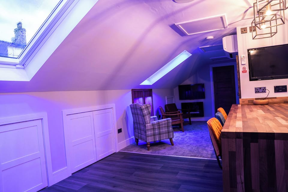 Stunning Annex Apartment, Pool, Steam Room and Gym Hotel in Dewsbury