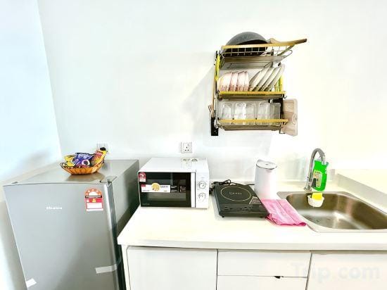 R 1-5Pax Cozy Home SetiaAlam 100mpsWifi&TV Trefoil Hotel in Selangor, Malaysia