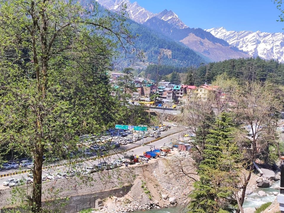 Chichoga Holiday Inn Manali Hotel in Manali
