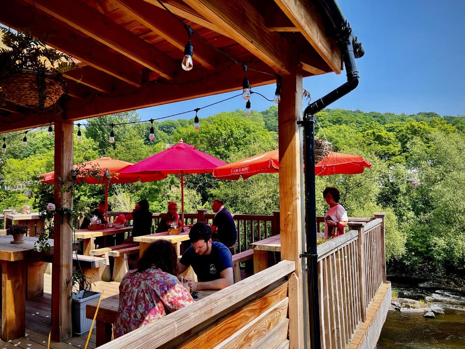 RIVERBANC Hotel in Llangollen