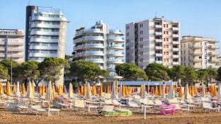 Modern beachside detached villa with private charm Hotel in Lignano Sabbiadoro