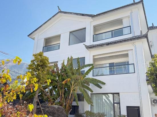 In-Ye Spring Homestay Hotel in China