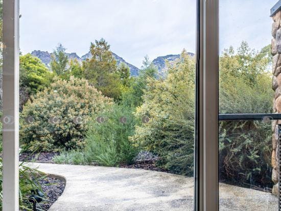 Freycinet Stone Studio 6 Hotel in Coles Bay
