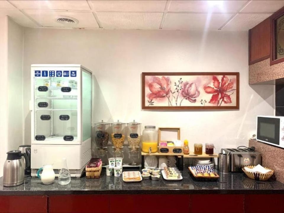 Hipotel Belgrand Edith Piaf Hotel in Paris