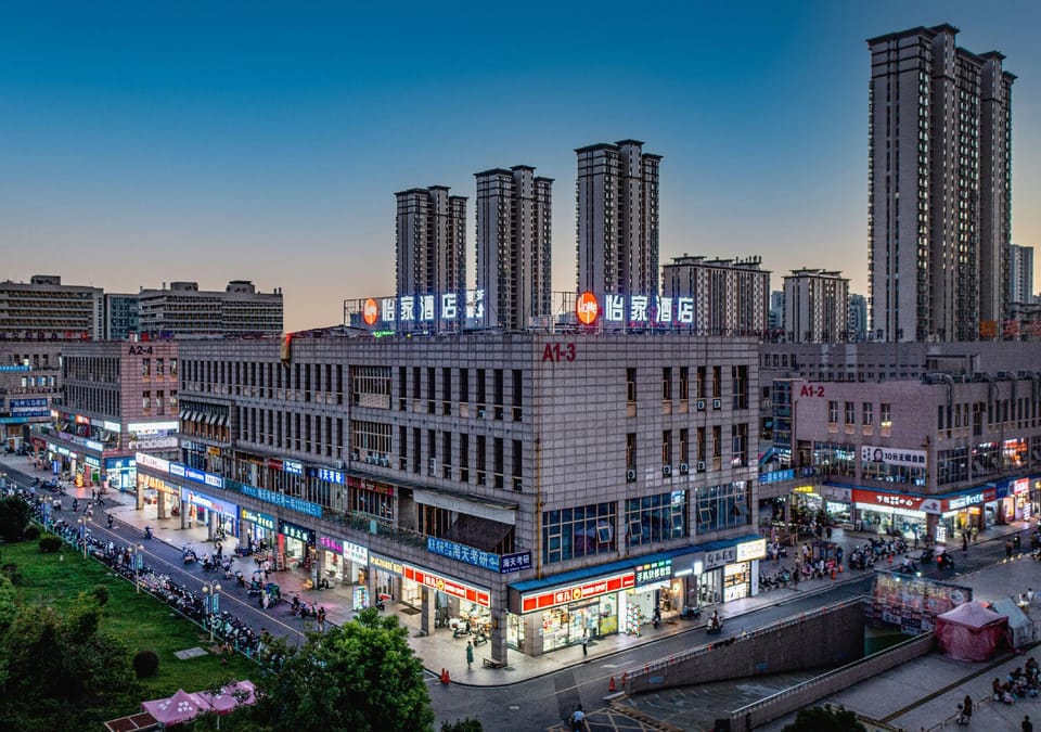 YIlai Hotel Wuhu University City Desheng Plaza Hotel Hotel in Nanjing