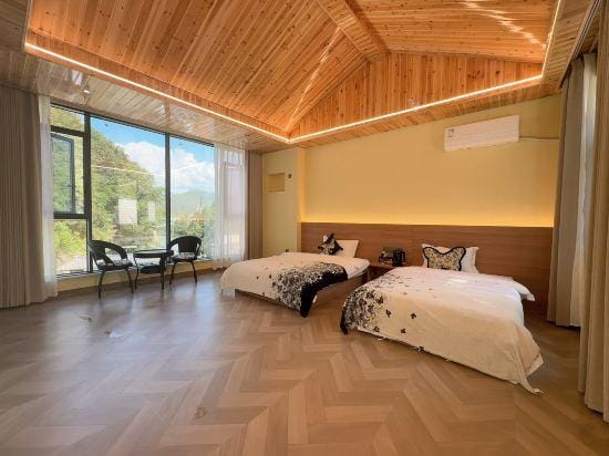 Hualonggu Homestay Hotel in China