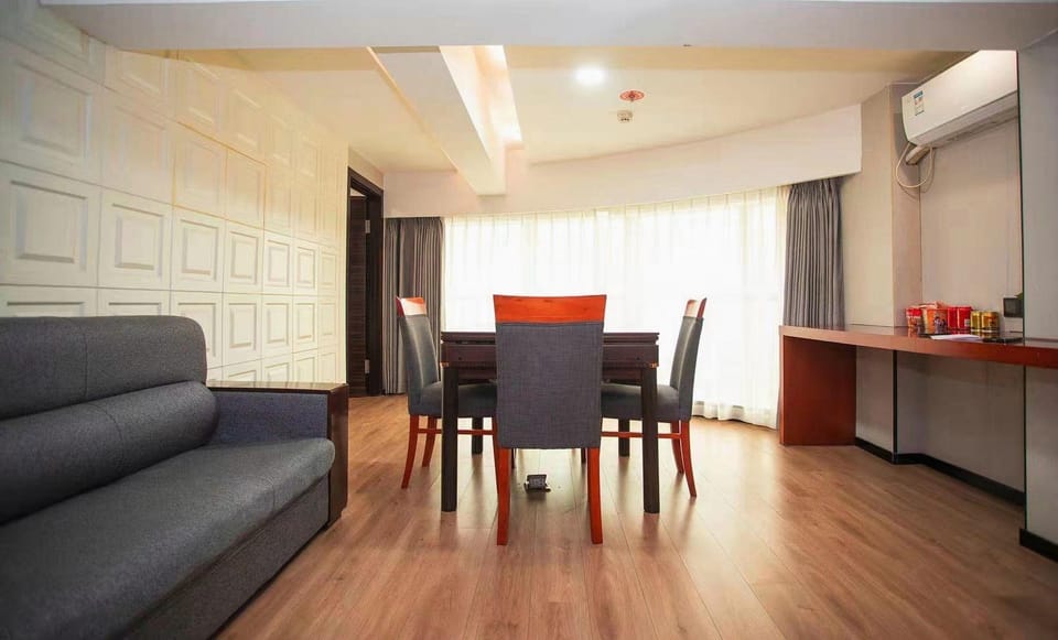 Rui'an Longsheng Business Hotel (Wuyue Square Branch) Hotel in Zhejiang
