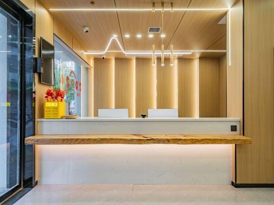 White Horse Hotel (Quzhou High speed Railway Station Branch) Hotel in Zhejiang