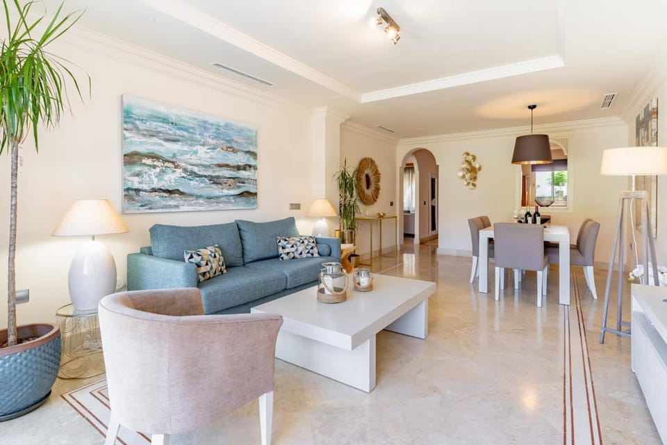 Aloha Hill Club Hotel in Marbella