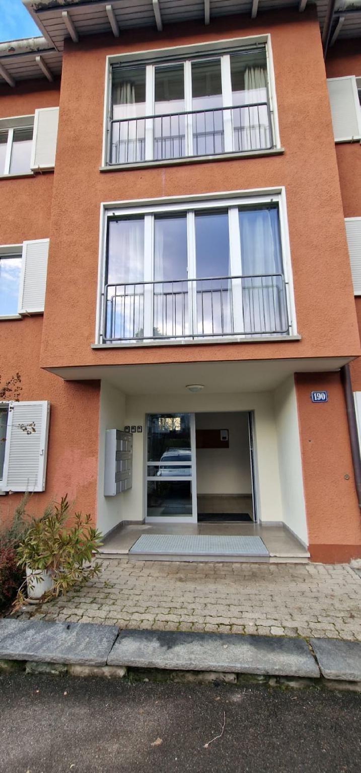 K190 - 2BDR Apartment close to Zurich Airport Hotel in Zurich City