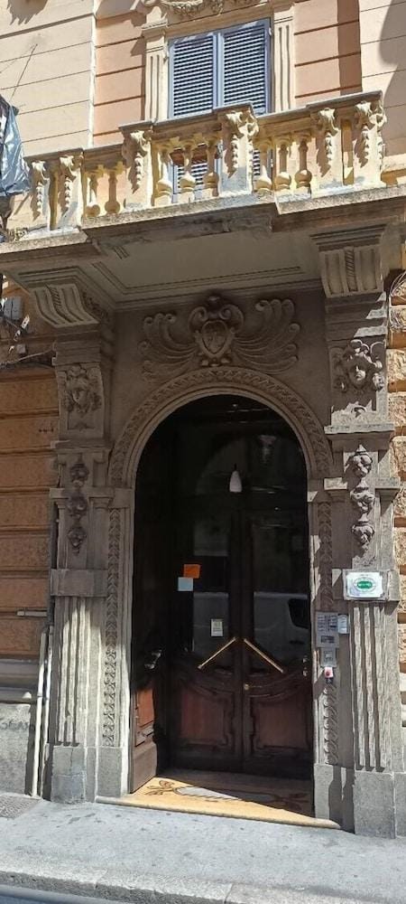 Shelter Affittacamere Hotel in Genoa