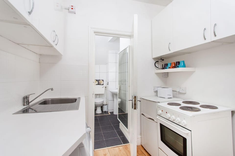 Cosy High Floor Studio Greek Street Soho Hotel in City of Westminster