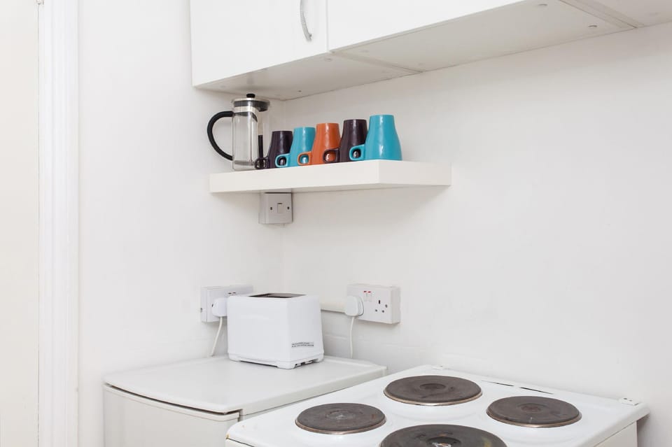Cosy High Floor Studio Greek Street Soho Hotel in City of Westminster