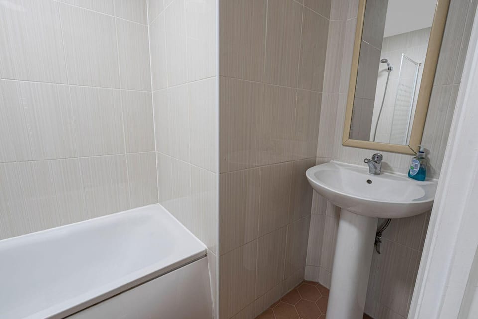 Nice 3 Bedrooms Apartment Near Hyde Park & Oxford St Hotel in City of Westminster