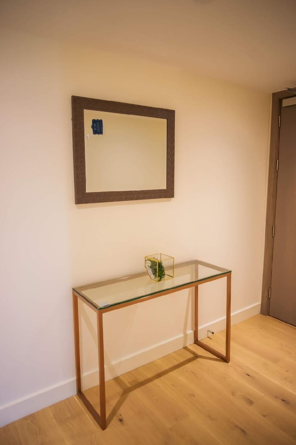 Thames View 2 Bed Apartment With Balcony Hotel in London