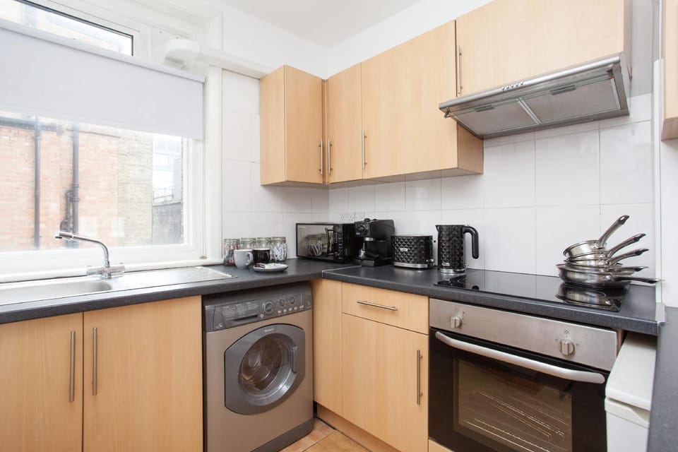 Basic Apartment for Two Amazing Location Hotel in City of Westminster