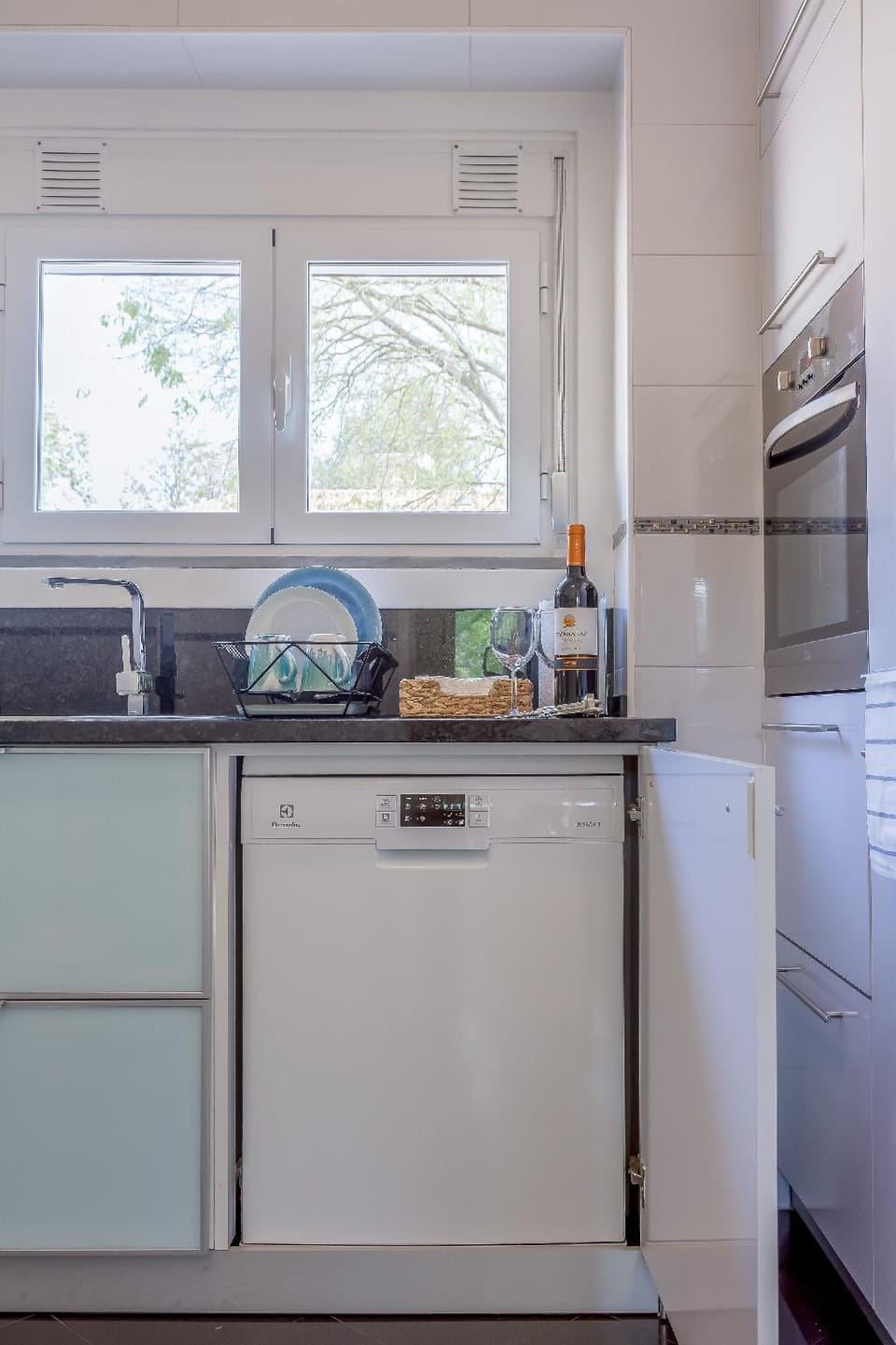 Sunny, Bright and Quiet Apartment, By TimeCooler Hotel in Lisbon