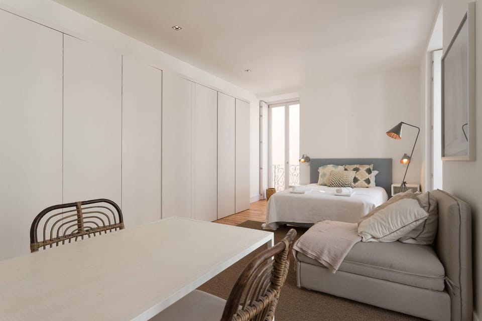 Chiado Studio and One-Bedroom Apartment - by LU Holidays Hotel in Lisbon