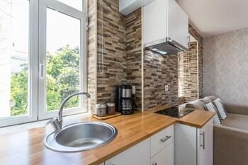 Alfama Vintage Studio Apartment w/ RiverView - by LU Holidays Hotel in Lisbon