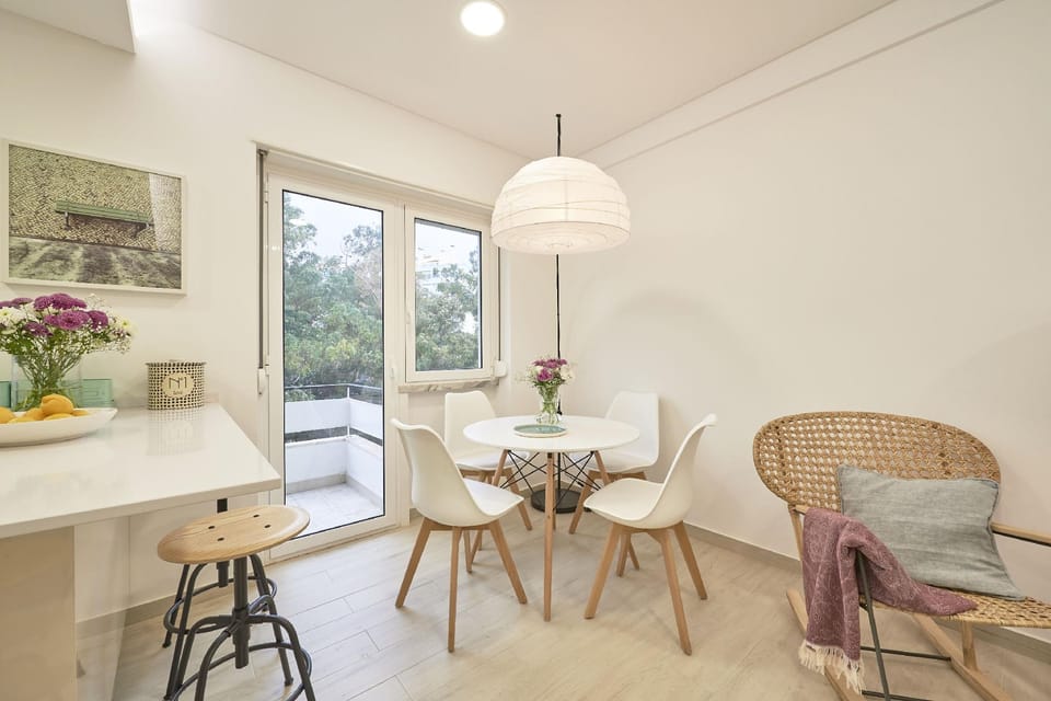 Light Apartment W/ Balcony Apartment by TimeCooler Hotel in Lisbon