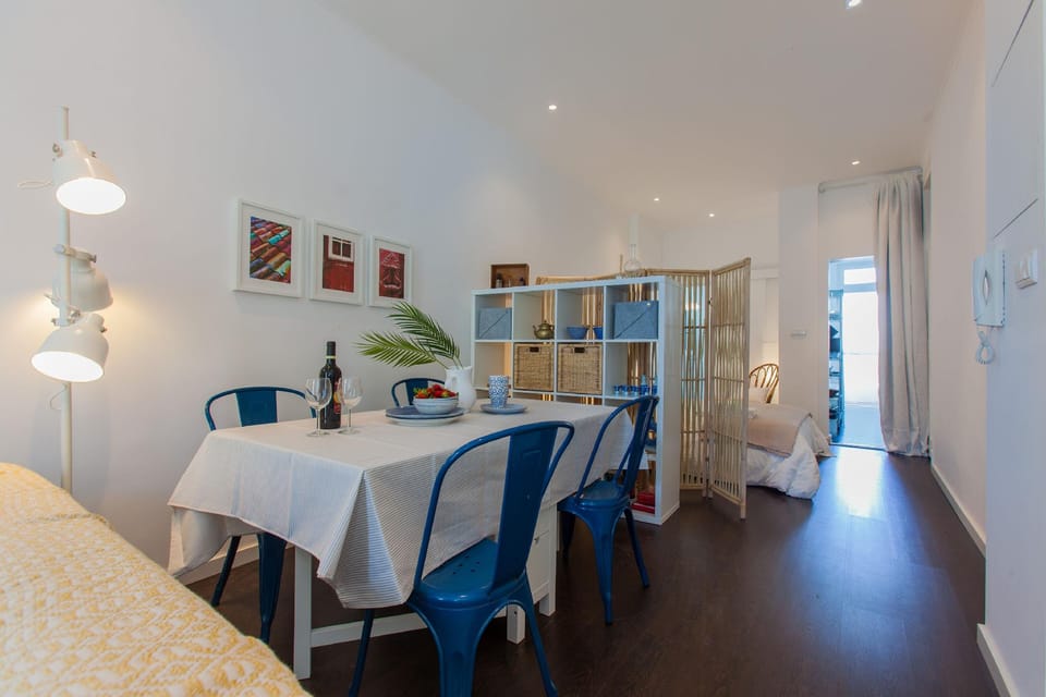Typical Light Filled Graça Apartment, By TimeCooler Hotel in Lisbon
