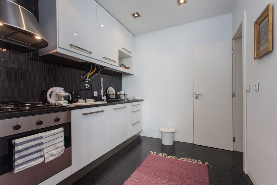 Renovated Apartment w/ Private Courtyard, By TimeCooler Hotel in Lisbon