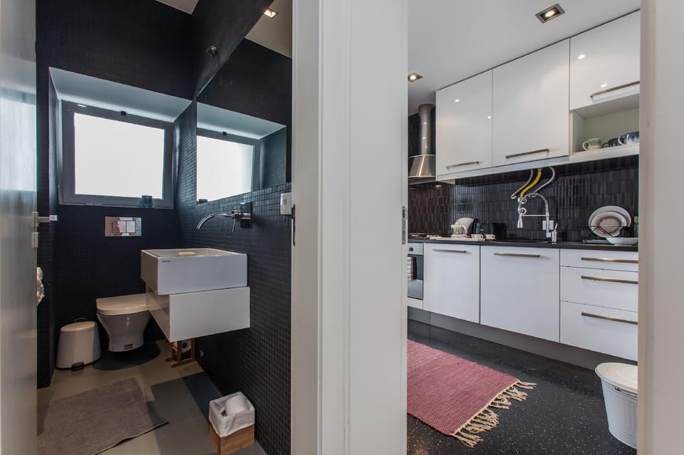 Renovated Apartment w/ Private Courtyard, By TimeCooler Hotel in Lisbon