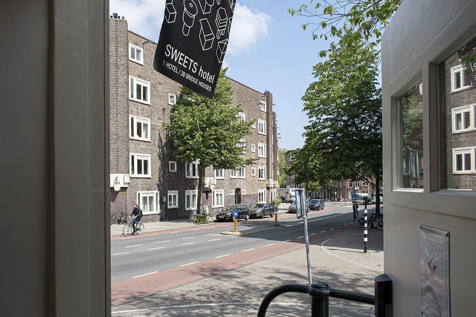 SWEETS - Van Hallbrug Hotel in Amsterdam