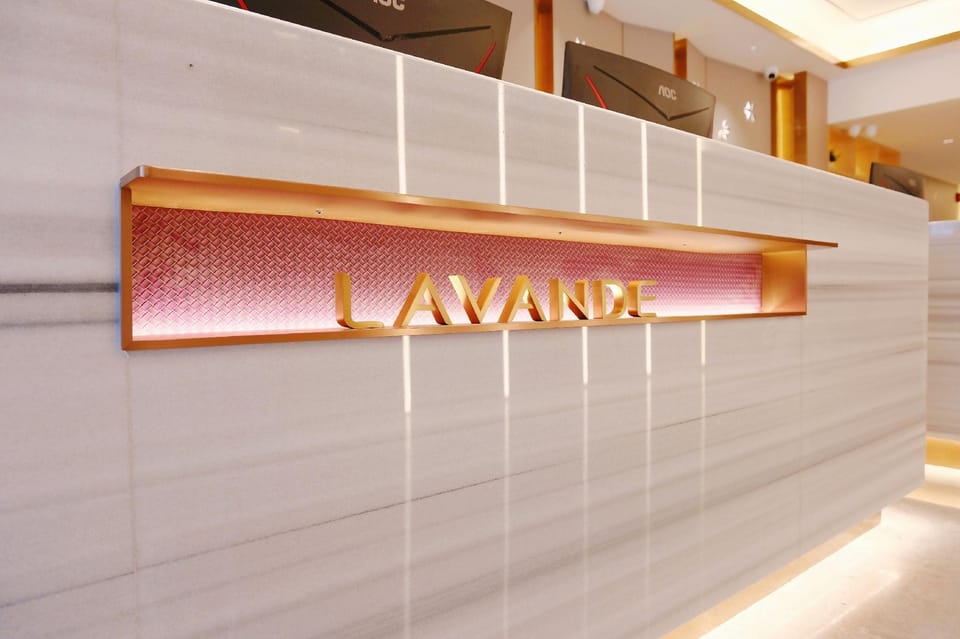Lavande Hotels Zhuhai Gongbei Port Square Light Rail Terminal Hotel in Guangdong