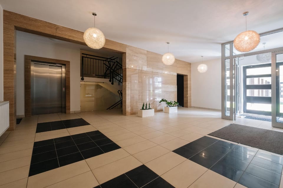 Modern Apartment Across the Ponds Hotel in Warsaw