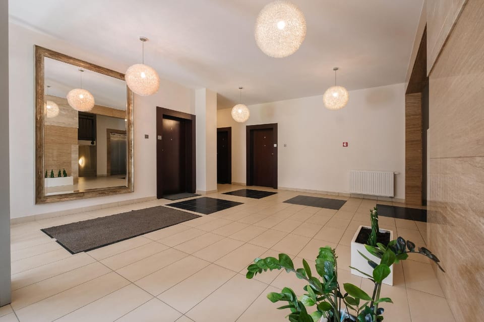 Modern Apartment Across the Ponds Hotel in Warsaw