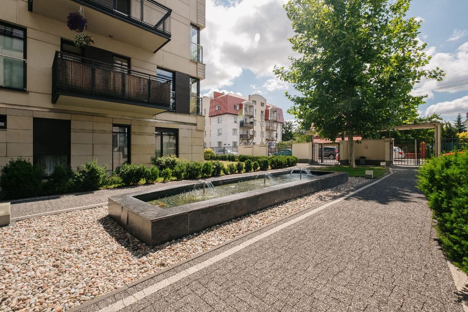 Modern Apartment Across the Ponds Hotel in Warsaw