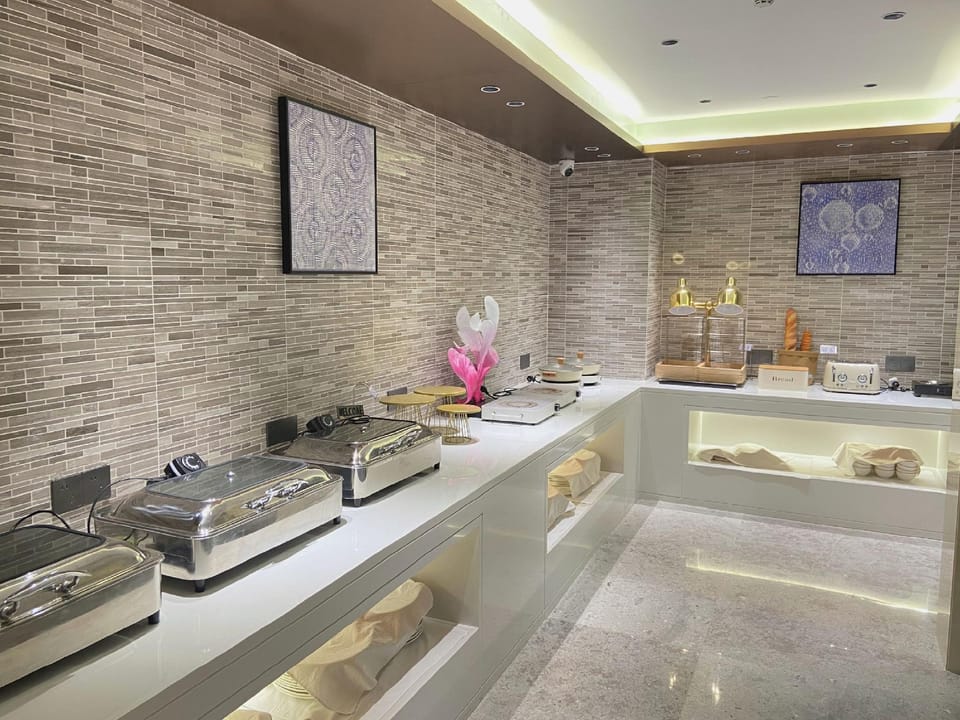 Lavande Hotel Xi'an Daming Palace Longshouyuan Metro Station Hotel in Xian