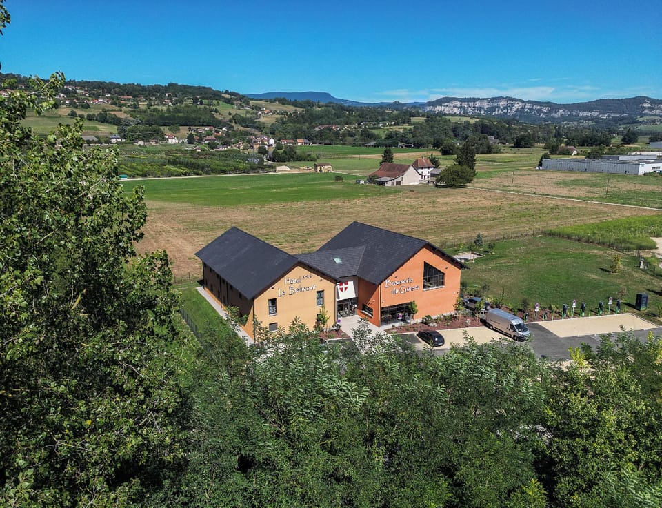 Hotel Le Belmont - Brasserie Du Guiers Hotel in Auvergne-Rhône-Alpes
