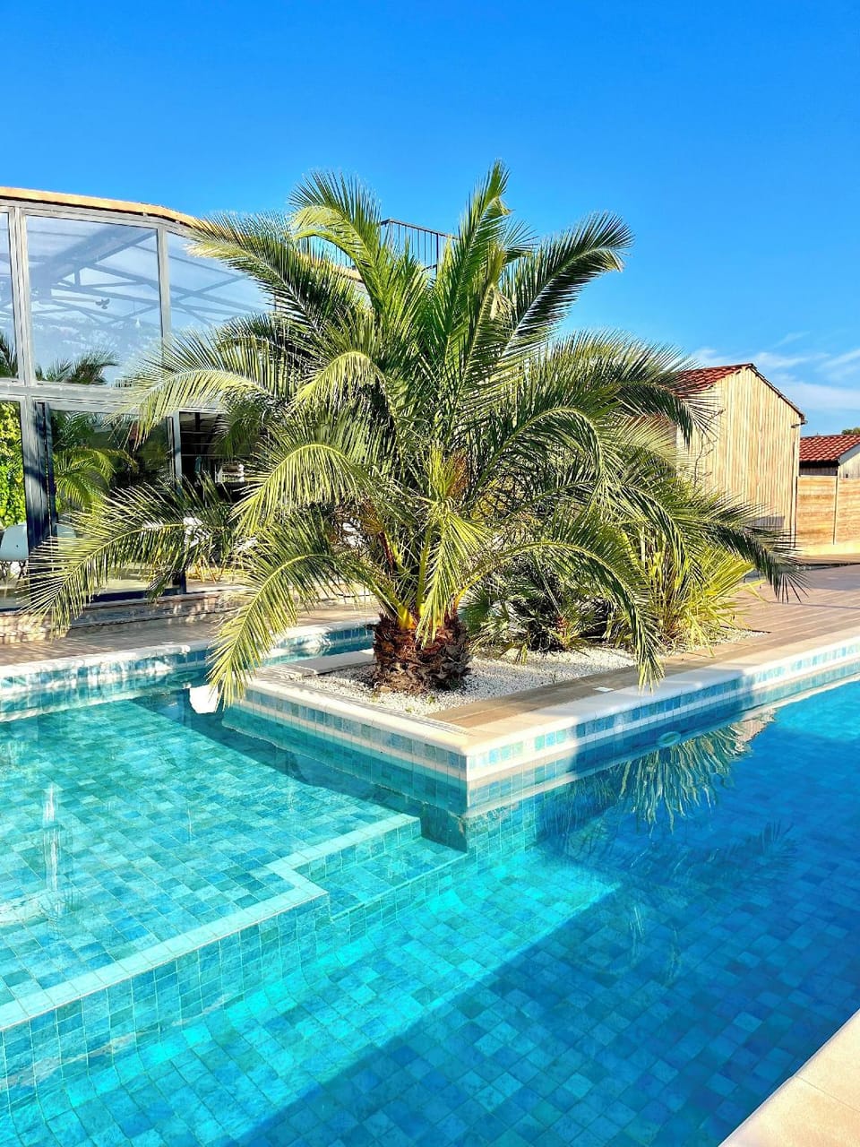 NUIKI Lodges Hotel in Provence-Alpes-Côte d'Azur