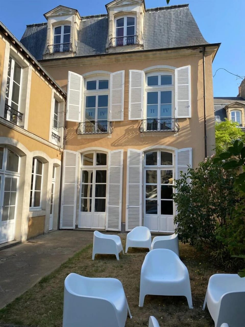 HENRI II Hotel in Le Mans
