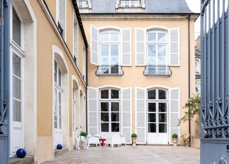 HENRI II Hotel in Le Mans