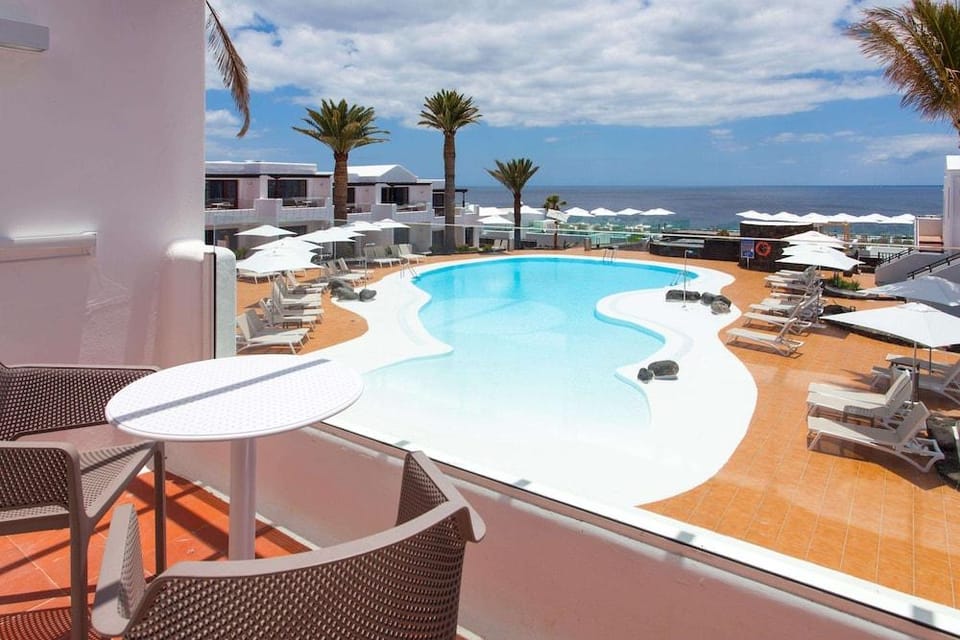 R2 Bahía Kontiki Beach Apartments Hotel in Puerto del Carmen